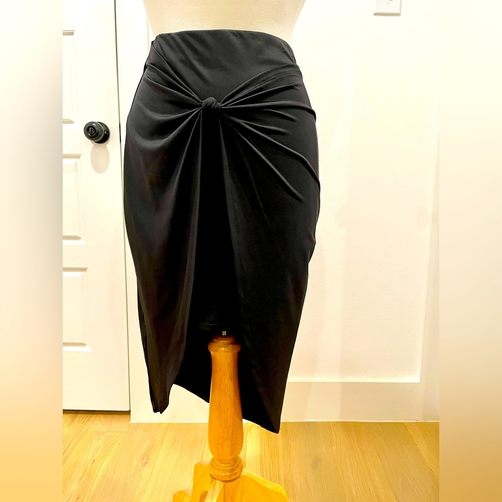 NWT- Kensie pencil skirt with knot in front (size S)